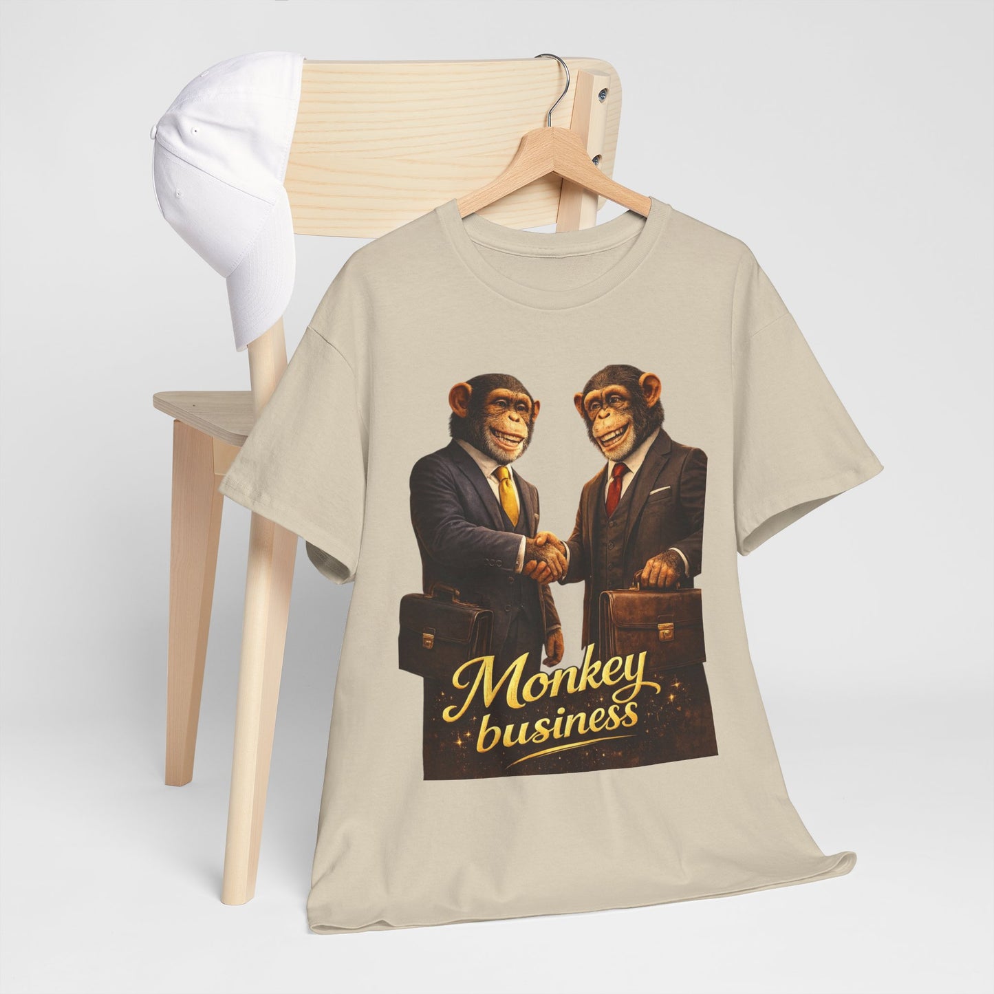 Camiseta Monkey Business: Camiseta gráfica retro de chimpancés con traje