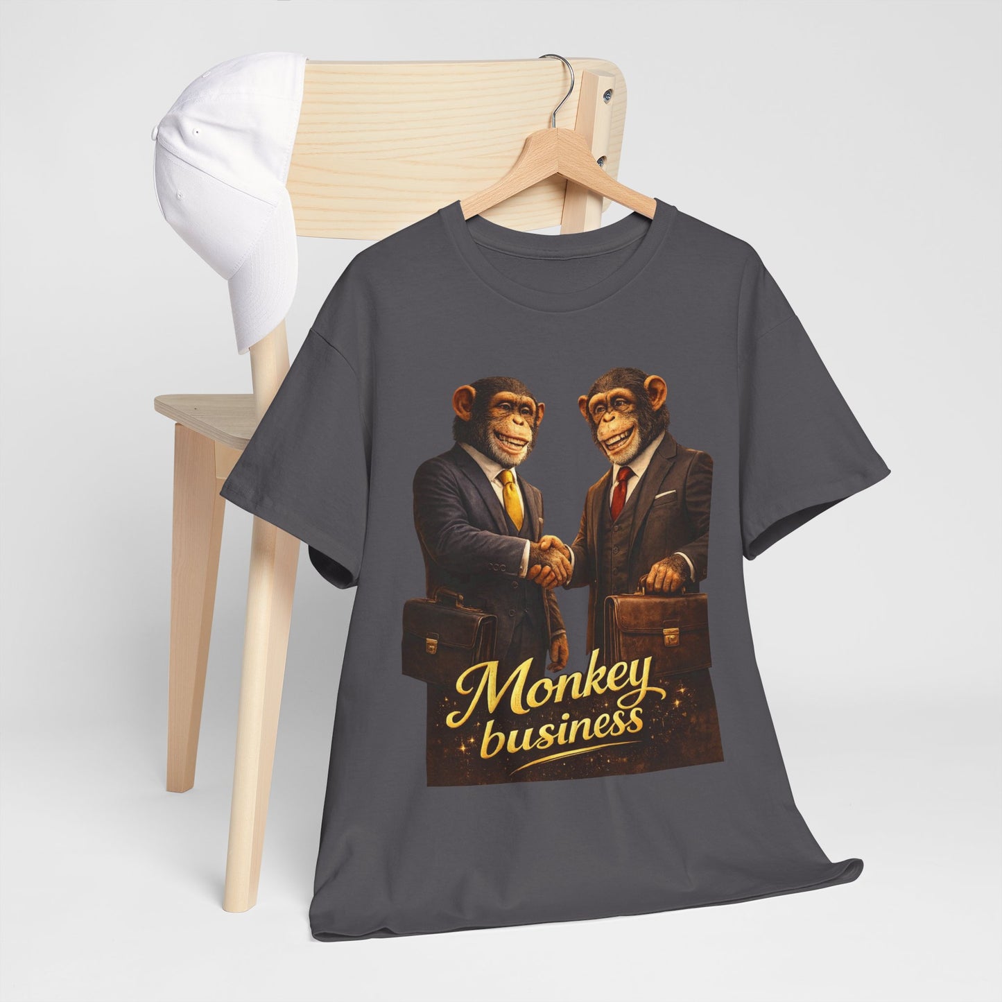 Camiseta Monkey Business: Camiseta gráfica retro de chimpancés con traje